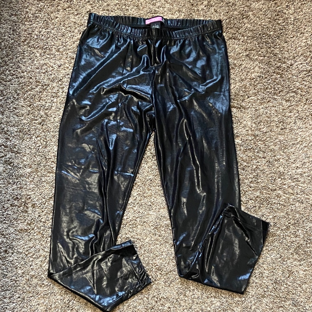 🎃 Say What? Shiny Black Leggings